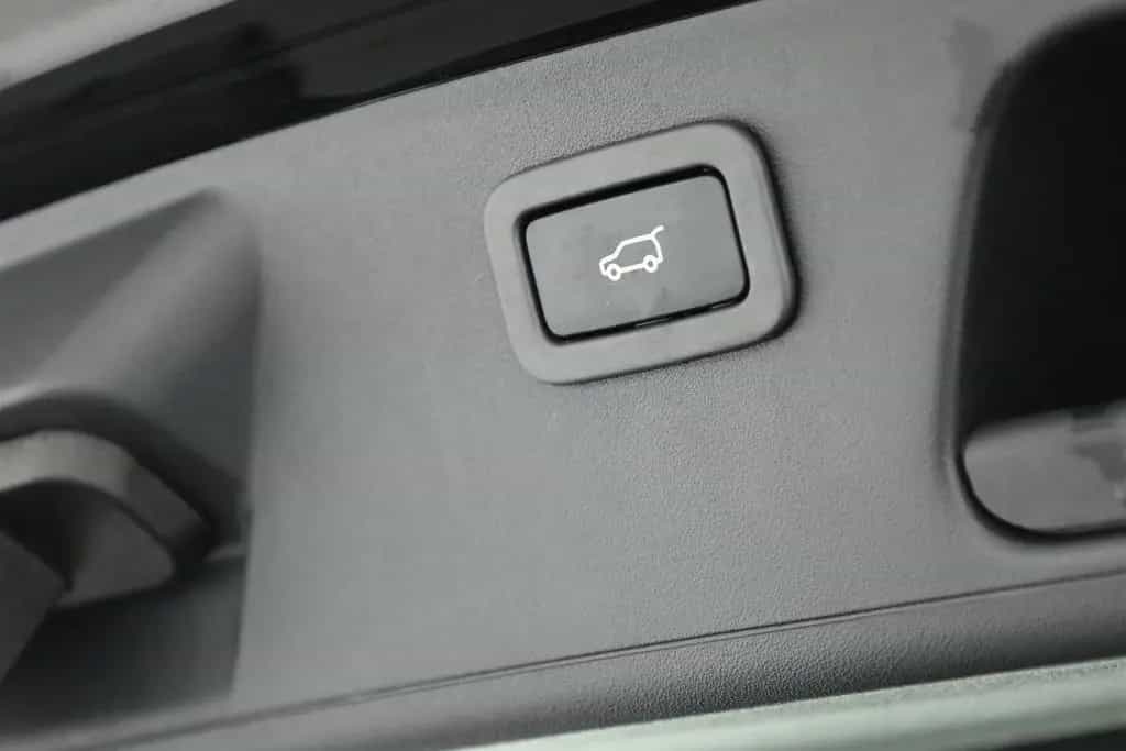 Jaguar E-Pace 2.0 R-Dynamic SE AWD LED Kamera AHK Leder 10/2019-photo-28