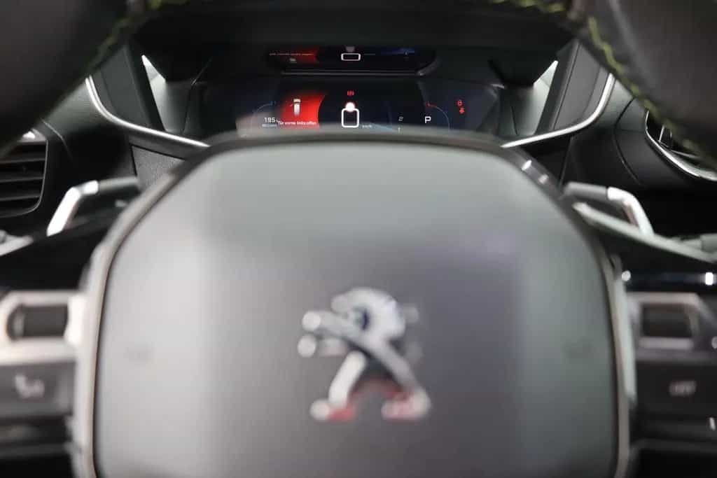 Peugeot 2008 GT PureTech 130 Aut. LED Navi Kamera 04/2023-photo-17