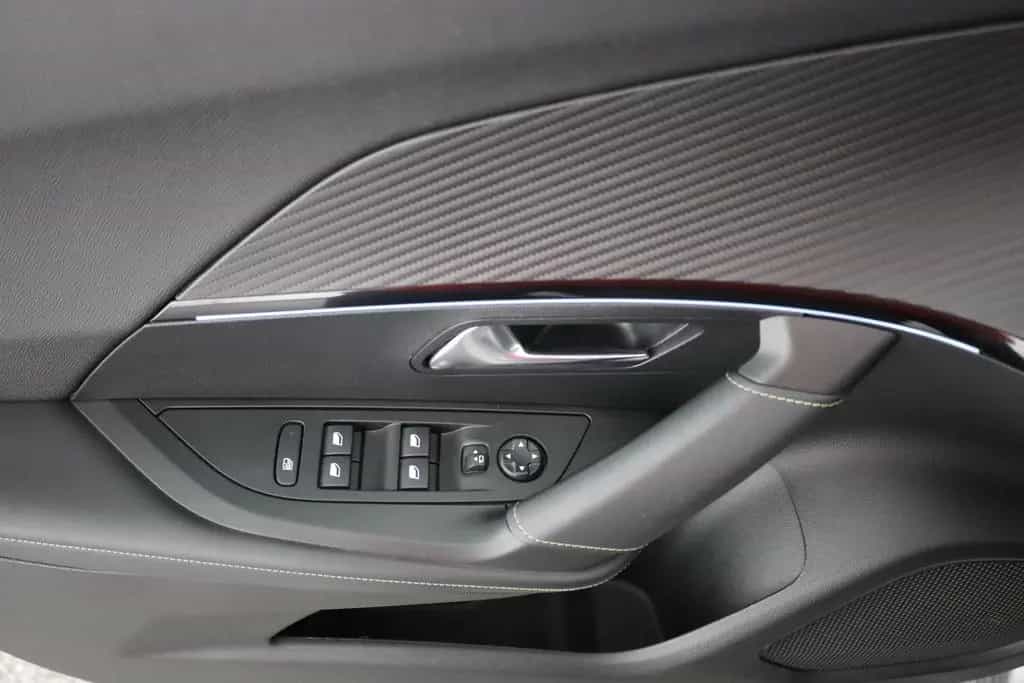 Peugeot 2008 GT PureTech 130 Aut. LED Navi Kamera 04/2023-photo-21