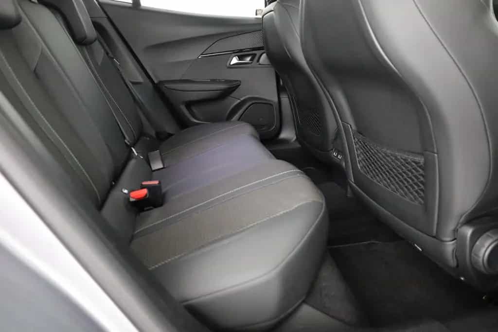 Peugeot 2008 GT PureTech 130 Aut. LED Navi Kamera 04/2023-photo-24