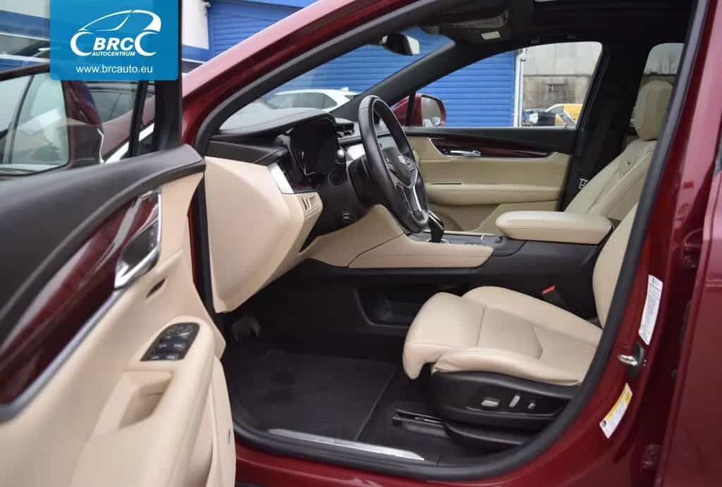 Cadillac XT5 AWD 10/2016-photo-2