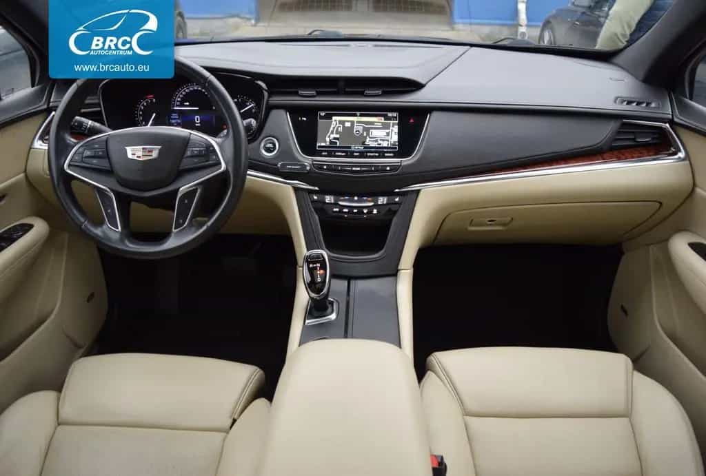 Cadillac XT5 AWD 10/2016-photo-3