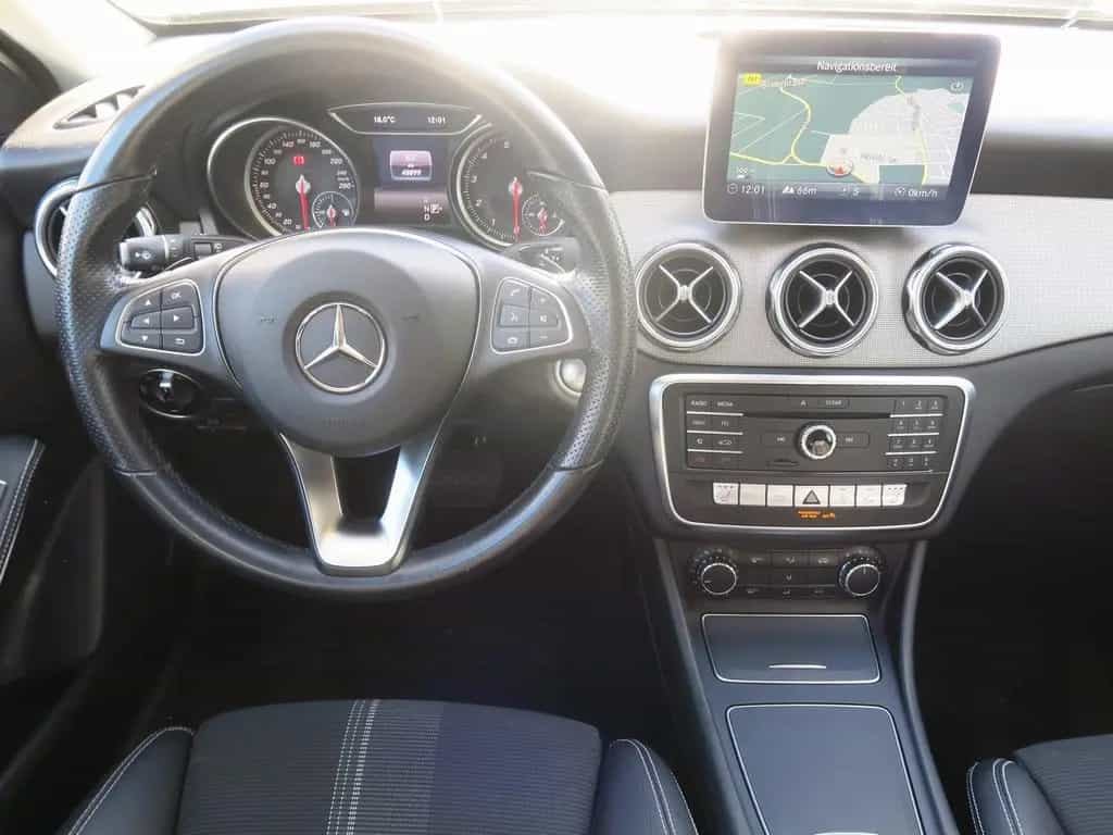 Mercedes-Benz GLA-Class 200 Urban Business-Paket LED GarminMap 05/2020-photo-11