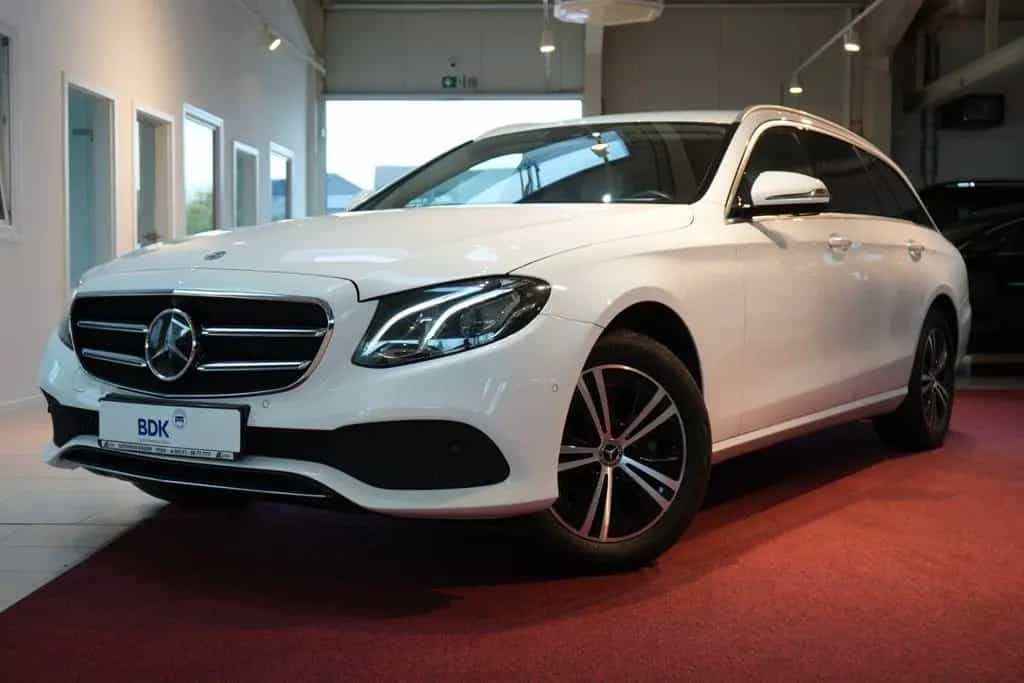 Mercedes-Benz E-Class 220 d 4Matic T 9G Avantgarde *LED*Kamera* 03/2020-photo-2