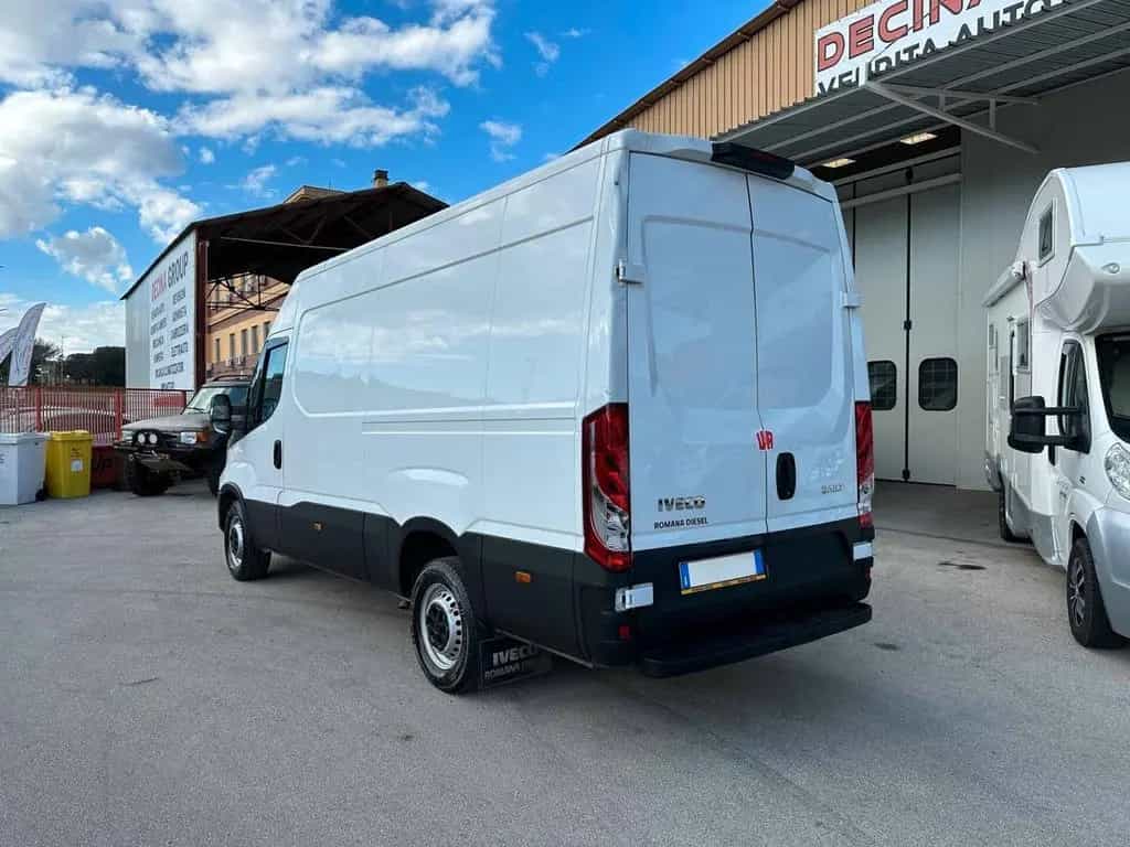 Iveco Daily 35S14 2.3 HPT PM Cabinato 136 cv 09/2021-photo-4