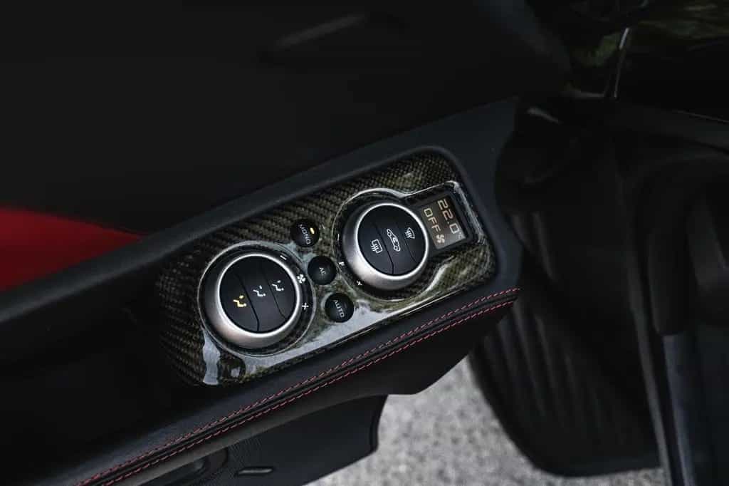McLaren MP4-12C MwsT.*Scheckheft*Carbon 06/2012-photo-17