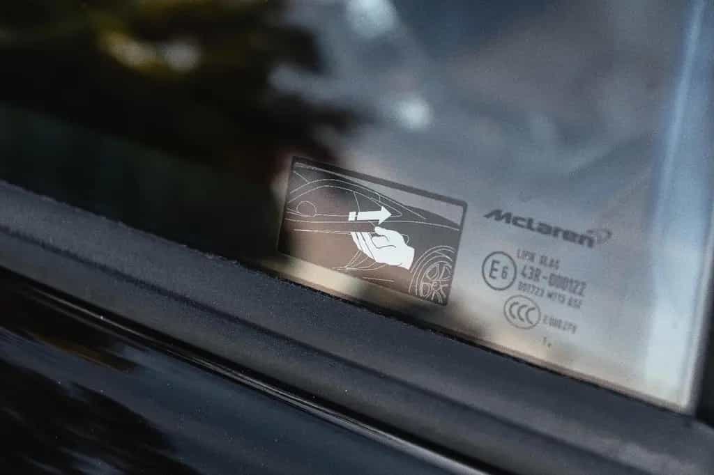 McLaren MP4-12C MwsT.*Scheckheft*Carbon 06/2012-photo-23
