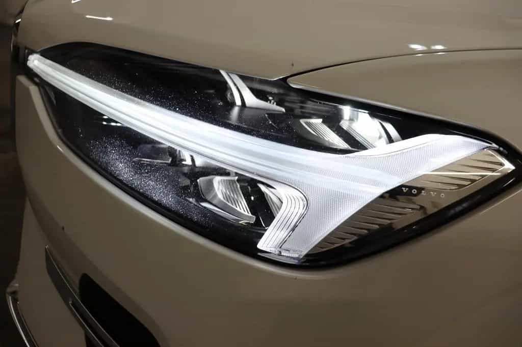 Volvo XC60 B4 D Plus Dark Inscription 12/2021-photo-23