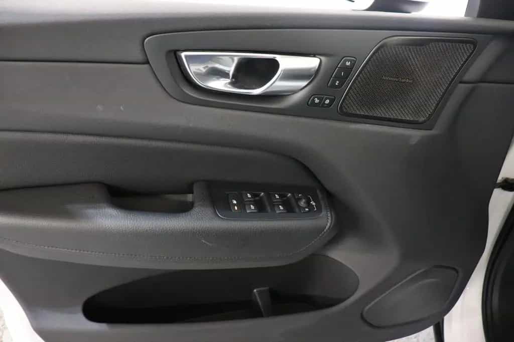 Volvo XC60 B4 D Plus Dark Inscription 12/2021-photo-5