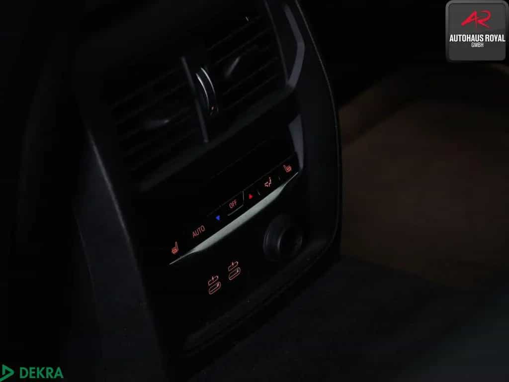 BMW 3 Series 330 i T xDrive SAG M SPORT HUD,LASER,HARMAN/K 01/2020-photo-24