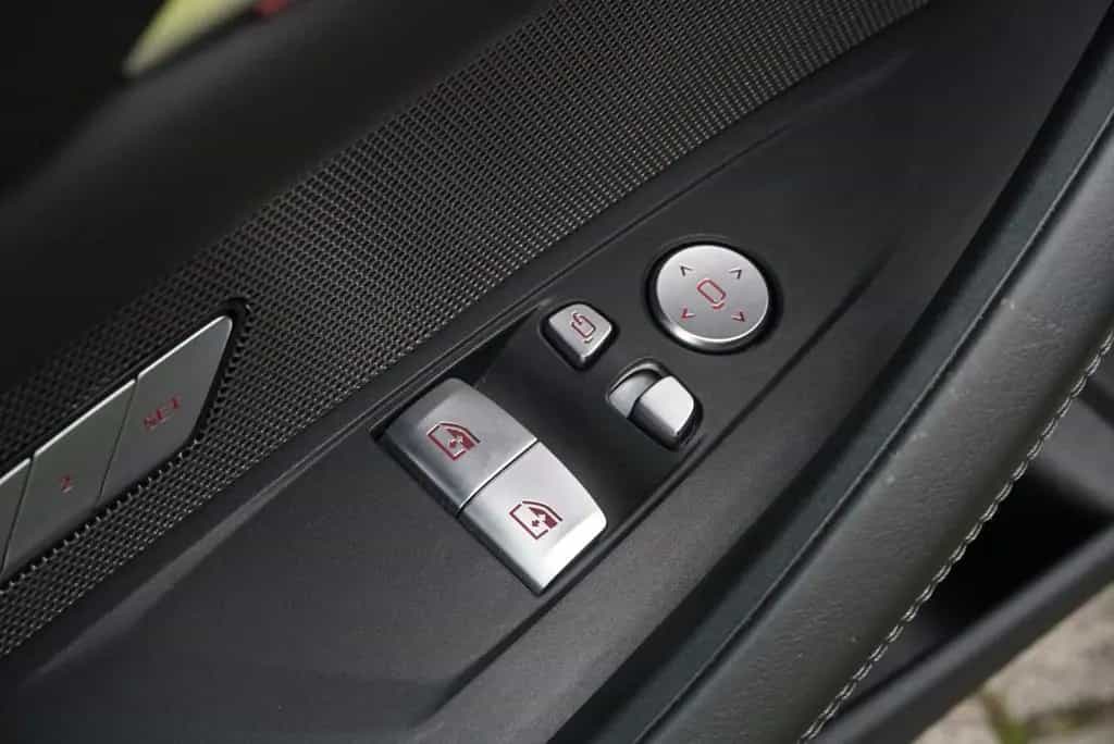 BMW M4 Competition Driver´s Carbon PerfSitze RFK HUD 04/2021-photo-43