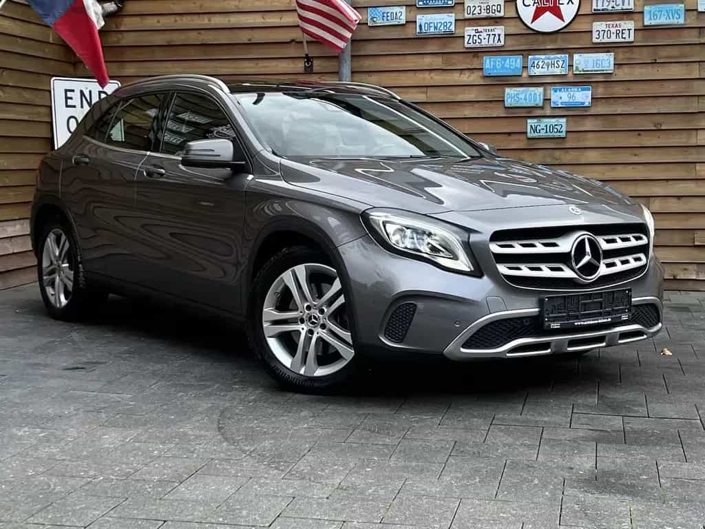 Mercedes-Benz GLA 250 4Matic LED Navi Pano Kamera GJR 05/2019-photo-1