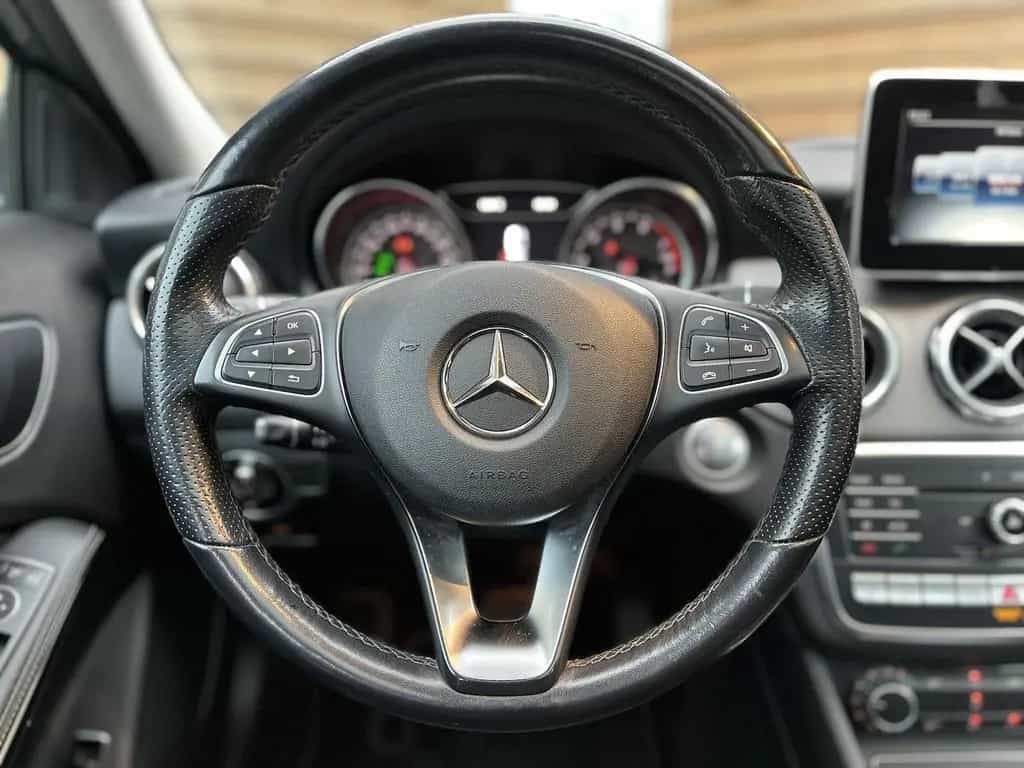 Mercedes-Benz GLA 250 4Matic LED Navi Pano Kamera GJR 05/2019-photo-18