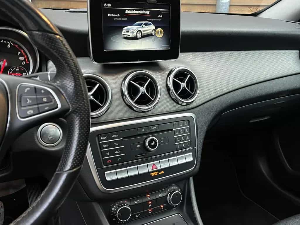 Mercedes-Benz GLA 250 4Matic LED Navi Pano Kamera GJR 05/2019-photo-19