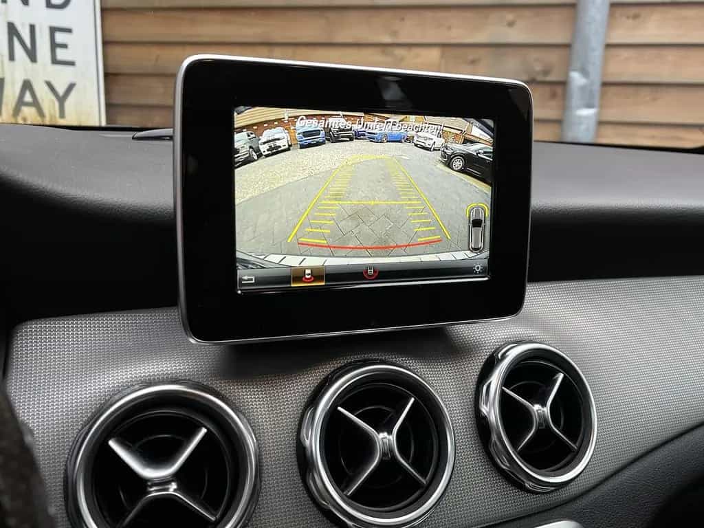 Mercedes-Benz GLA 250 4Matic LED Navi Pano Kamera GJR 05/2019-photo-20