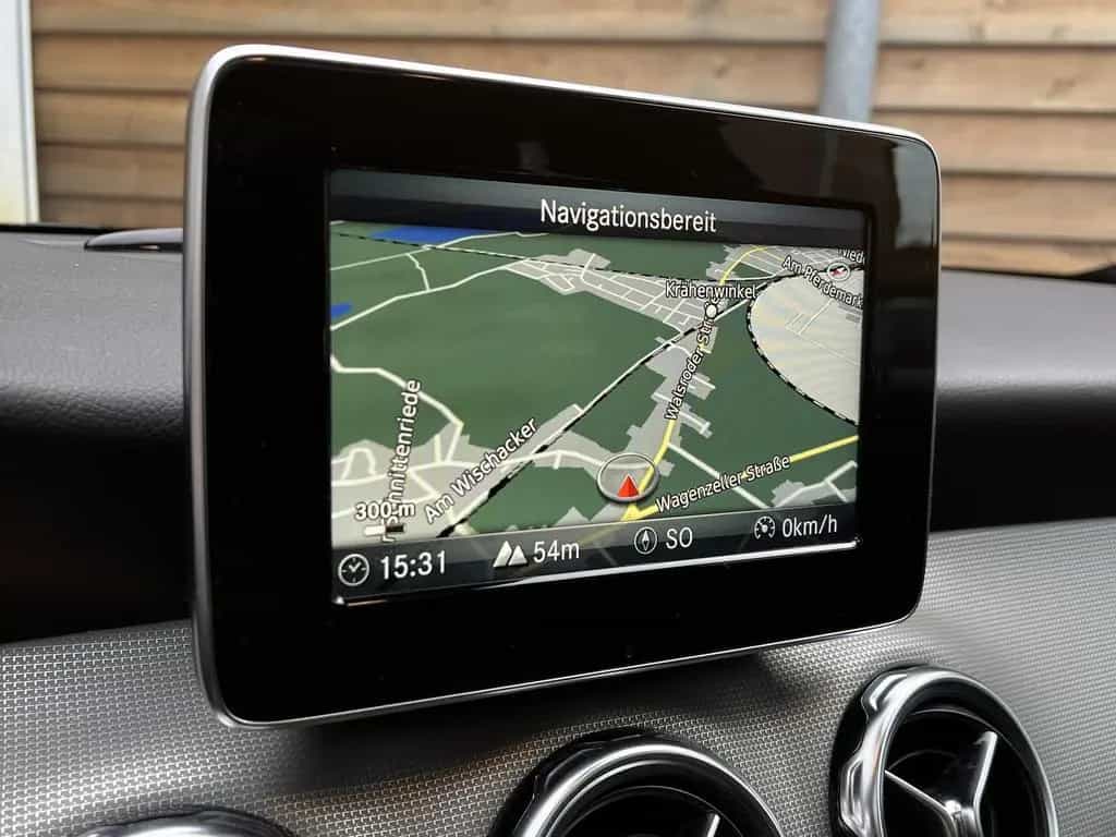 Mercedes-Benz GLA 250 4Matic LED Navi Pano Kamera GJR 05/2019-photo-21