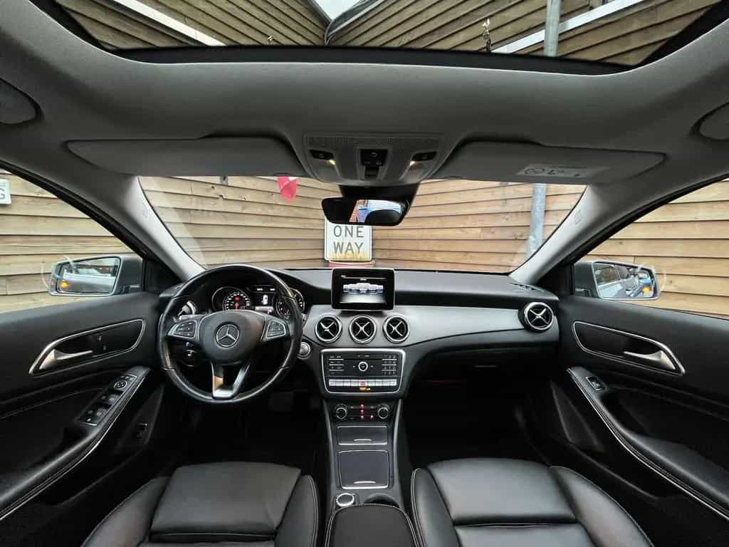 Mercedes-Benz GLA 250 4Matic LED Navi Pano Kamera GJR 05/2019-photo-24