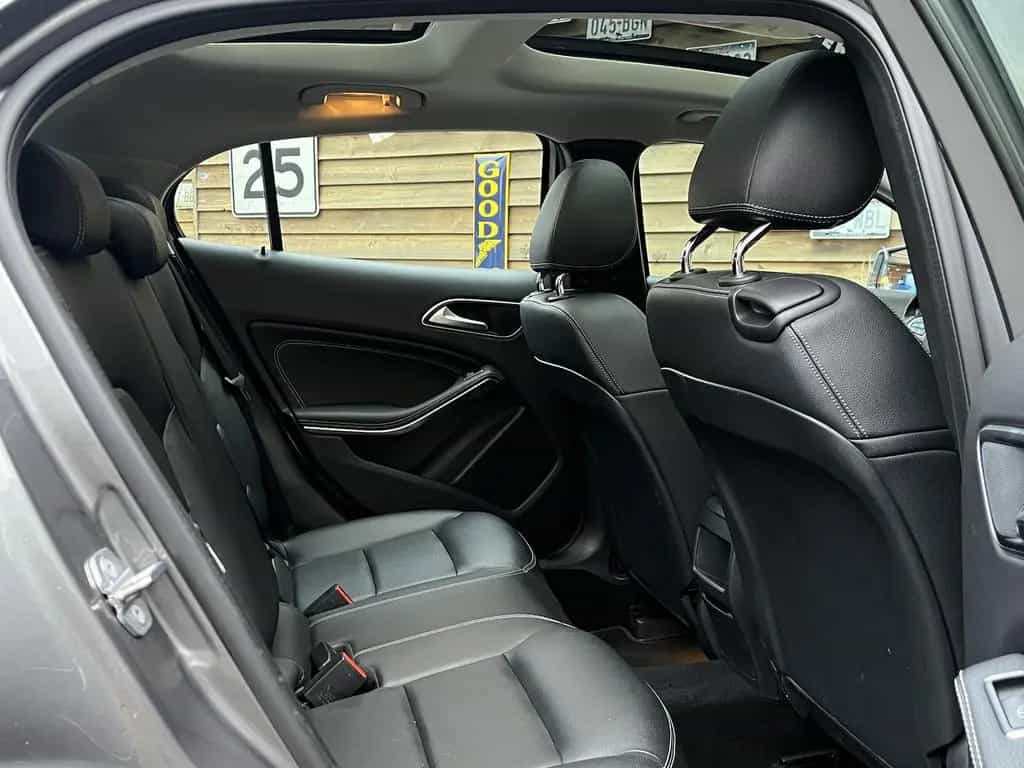 Mercedes-Benz GLA 250 4Matic LED Navi Pano Kamera GJR 05/2019-photo-26
