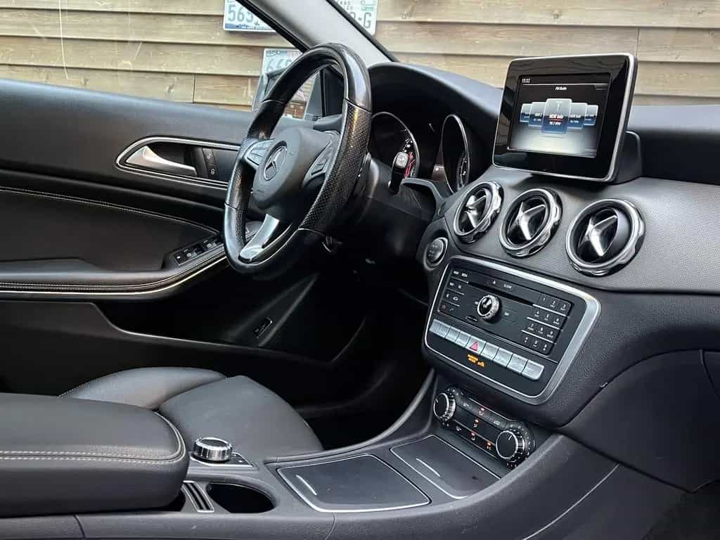 Mercedes-Benz GLA 250 4Matic LED Navi Pano Kamera GJR 05/2019-photo-28