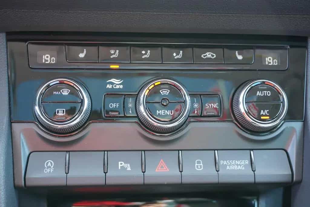 Skoda Karoq 1.5 TSI Style LED Navi ACC Kamera Keyless 06/2022-photo-28
