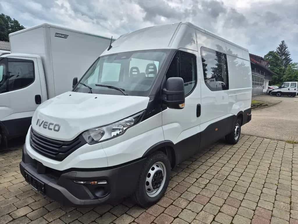 Iveco Daily 35S14 7-Sitzer DOKA 12/2025-photo-0