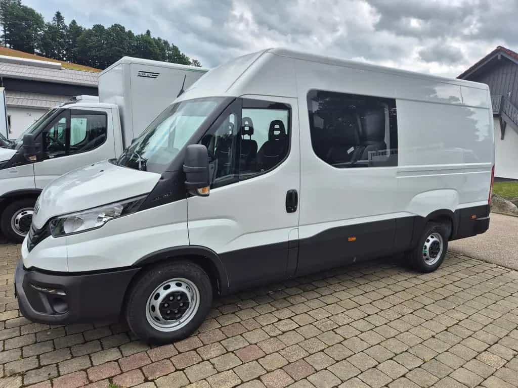 Iveco Daily 35S14 7-Sitzer DOKA 12/2025-photo-1