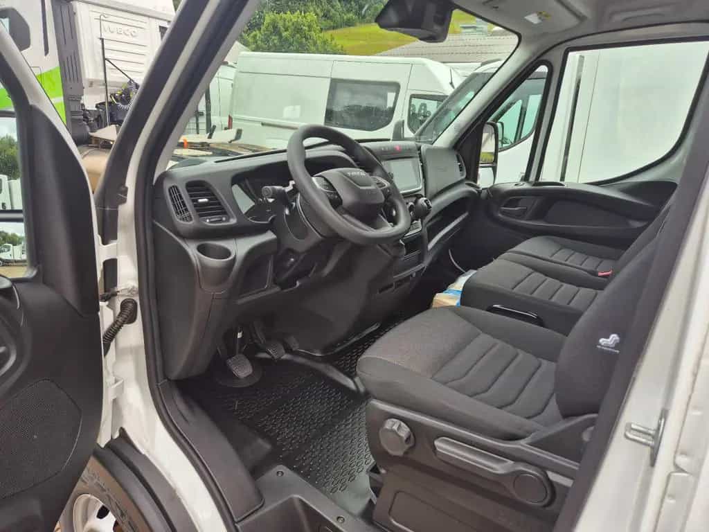 Iveco Daily 35S14 7-Sitzer DOKA 12/2025-photo-10