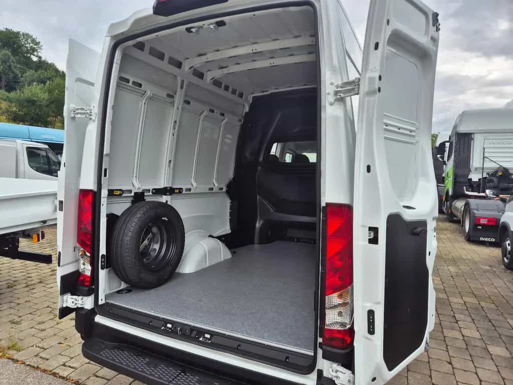 Iveco Daily 35S14 7-Sitzer DOKA 12/2025-photo-13