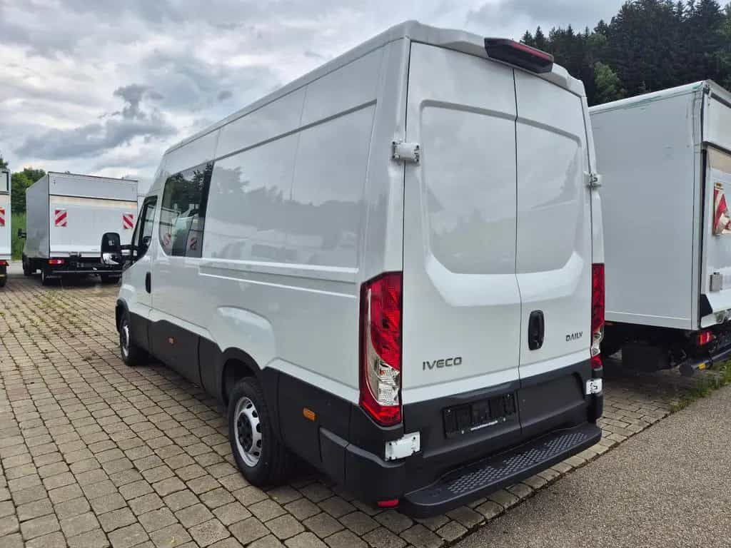 Iveco Daily 35S14 7-Sitzer DOKA 12/2025-photo-2