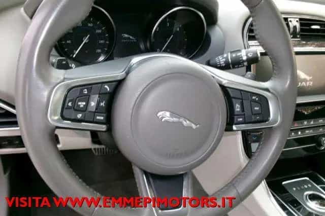 Jaguar XE XE 2.0 D 180 CV aut. Prestige 09/2019-photo-10