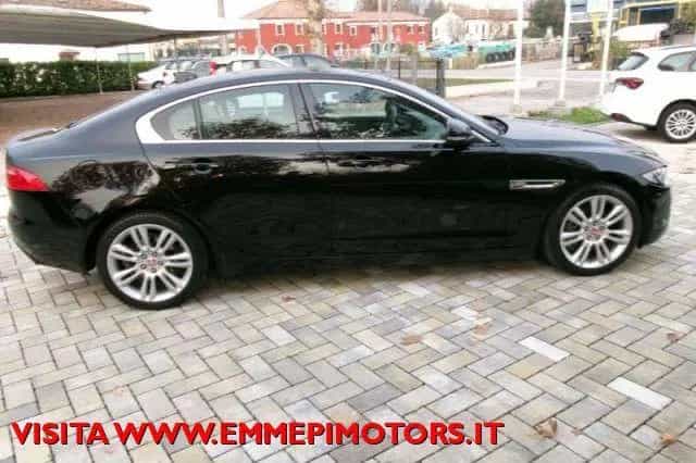 Jaguar XE XE 2.0 D 180 CV aut. Prestige 09/2019-photo-3