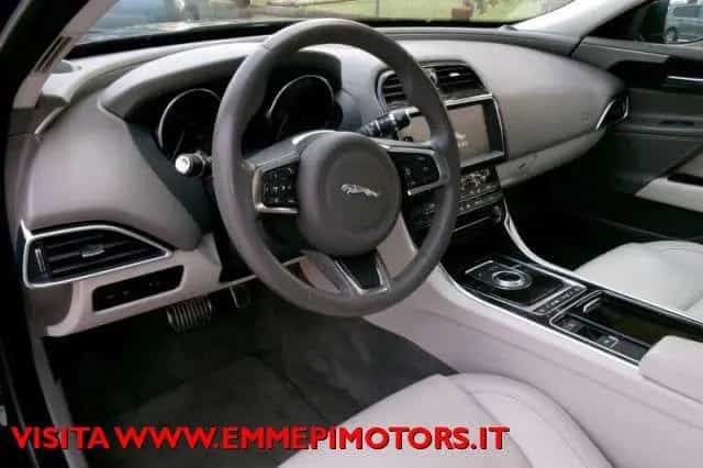 Jaguar XE XE 2.0 D 180 CV aut. Prestige 09/2019-photo-9
