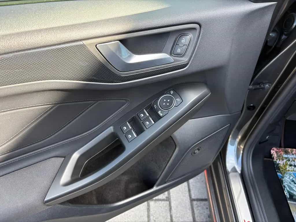 Ford Focus Turnier ST-Line X AHK NAVI LED PANO-SD EHK 03/2021-photo-5