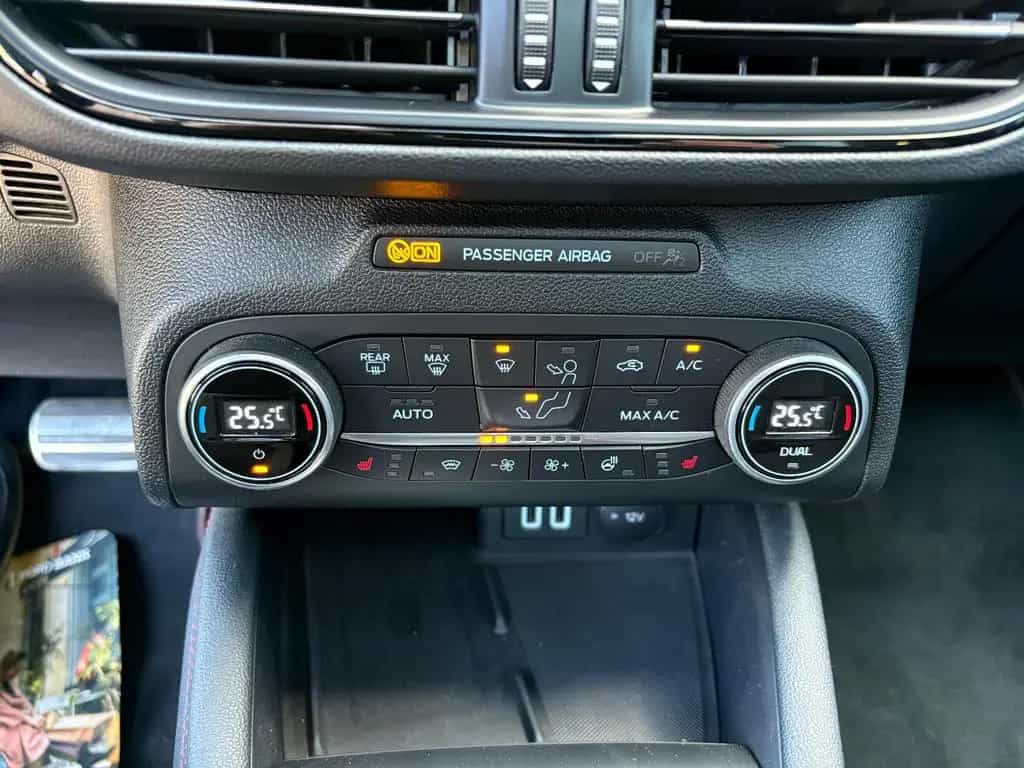 Ford Focus Turnier ST-Line X AHK NAVI LED PANO-SD EHK 03/2021-photo-9
