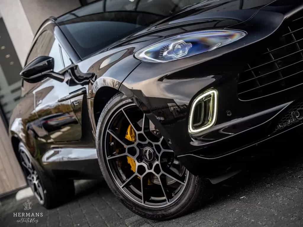 Aston Martin DBX 4.0 V8 1913 / 1 of 500 / Limited / Pano / Me 11/2020-photo-2