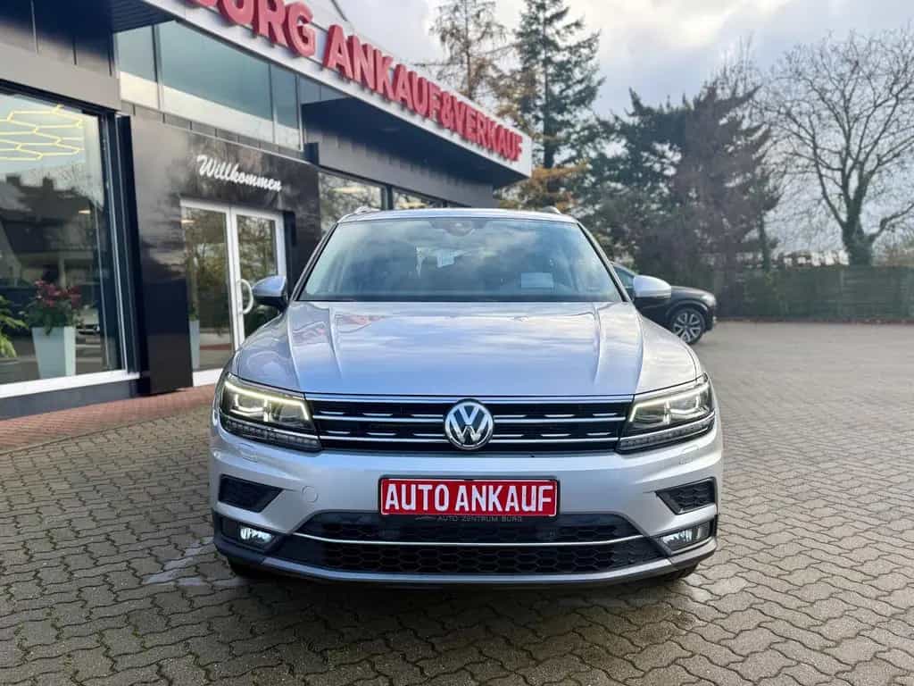 Volkswagen Tiguan Highline 4Motion Automatik LED PANO HUD 05/2019-photo-2