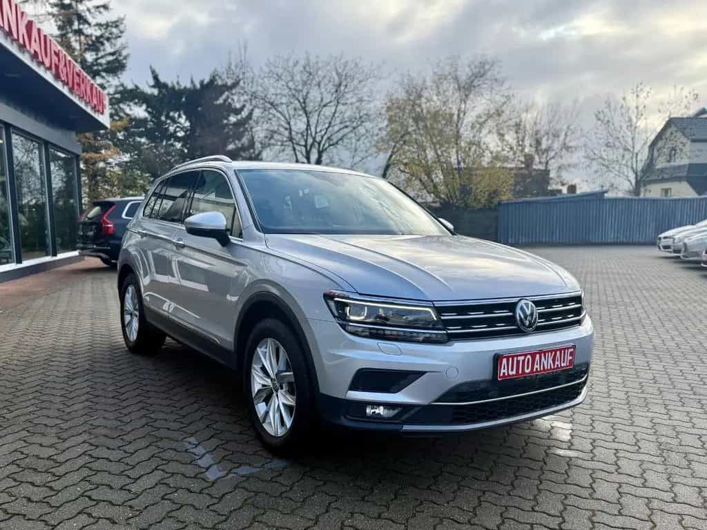 Volkswagen Tiguan Highline 4Motion Automatik LED PANO HUD 05/2019-photo-3
