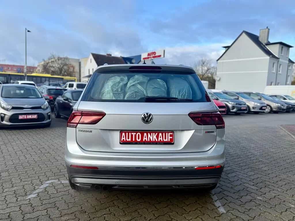 Volkswagen Tiguan Highline 4Motion Automatik LED PANO HUD 05/2019-photo-5