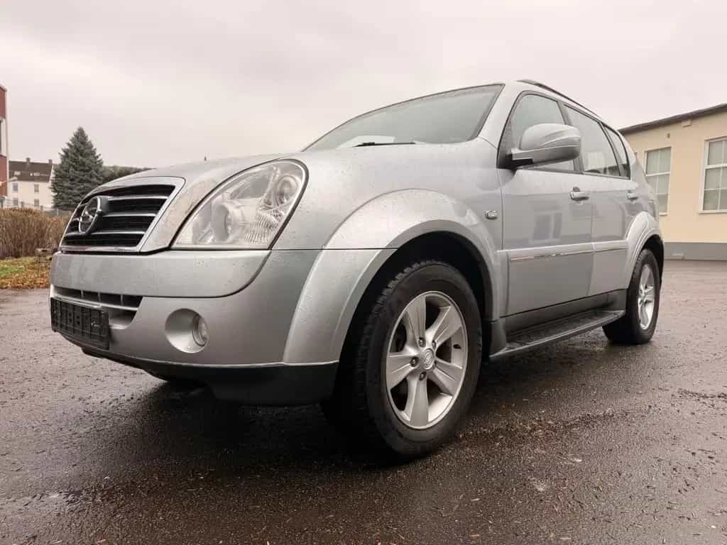 Ssangyong REXTON 2.7*7Sitzer*Automatik*R-Kamera*Leder* 02/2010-photo-1