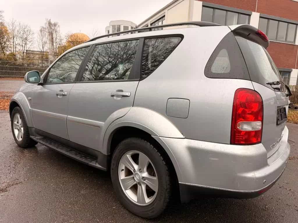 Ssangyong REXTON 2.7*7Sitzer*Automatik*R-Kamera*Leder* 02/2010-photo-4