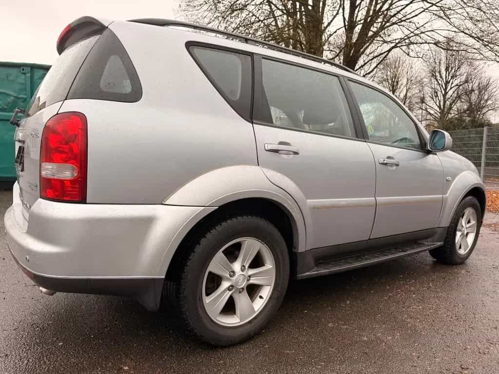 Ssangyong REXTON 2.7*7Sitzer*Automatik*R-Kamera*Leder* 02/2010-photo-5