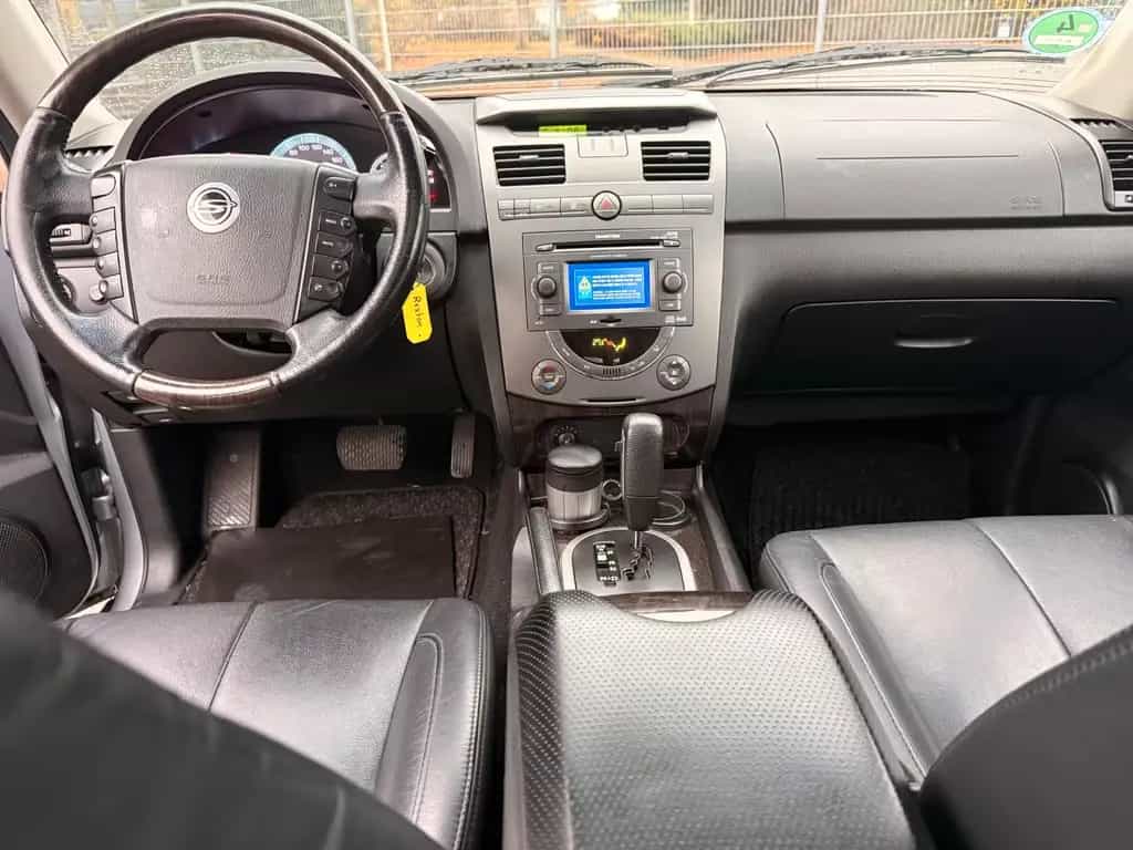 Ssangyong REXTON 2.7*7Sitzer*Automatik*R-Kamera*Leder* 02/2010-photo-8