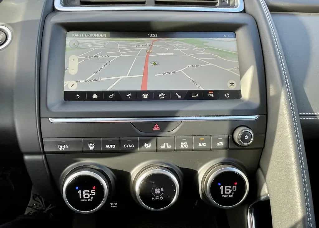 Jaguar E-Pace 2.0d AWD"BLACK PACK"+Panorama+KAMERA+1.HD 07/2019-photo-9