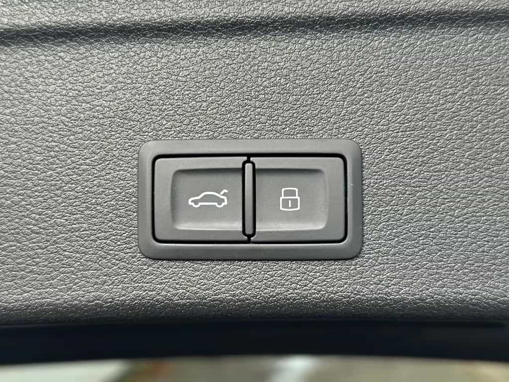 Audi A4 40TDI qua S-Line VirtualC Pano Matrix RFK ACC 10/2019-photo-31