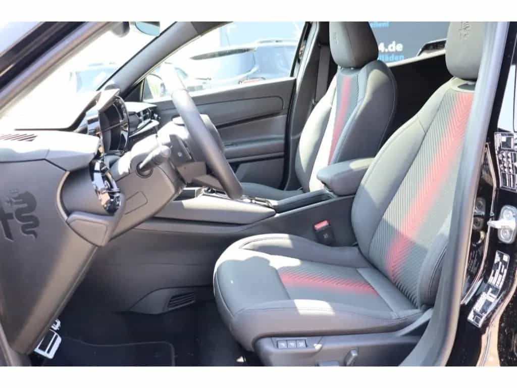 Alfa Romeo Junior IBRIDA Q4 1.2 VGT 145PS DCT6 SCHIEBEDACH 01/2026-photo-9