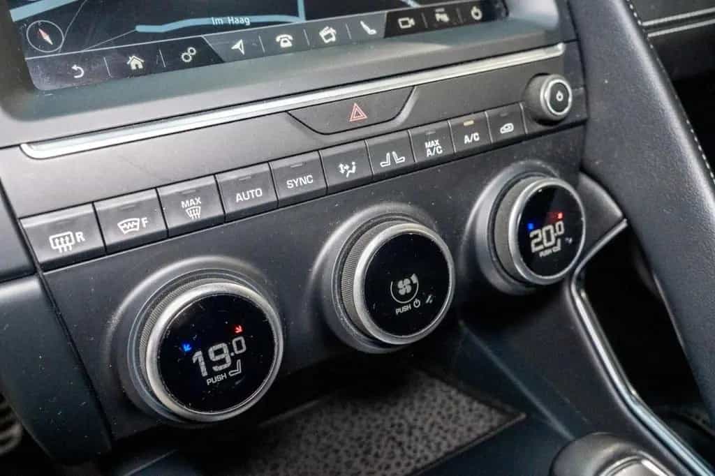 Jaguar E-Pace 2.0 D R-Dynamic S AWD Autom. NAVI LED RFK 02/2021-photo-15