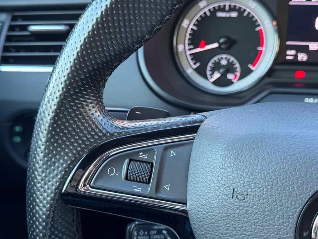 Skoda Octavia Combi DSG Style NAVI,LED,SPORT,18"LM,TOP 06/2019-photo-9