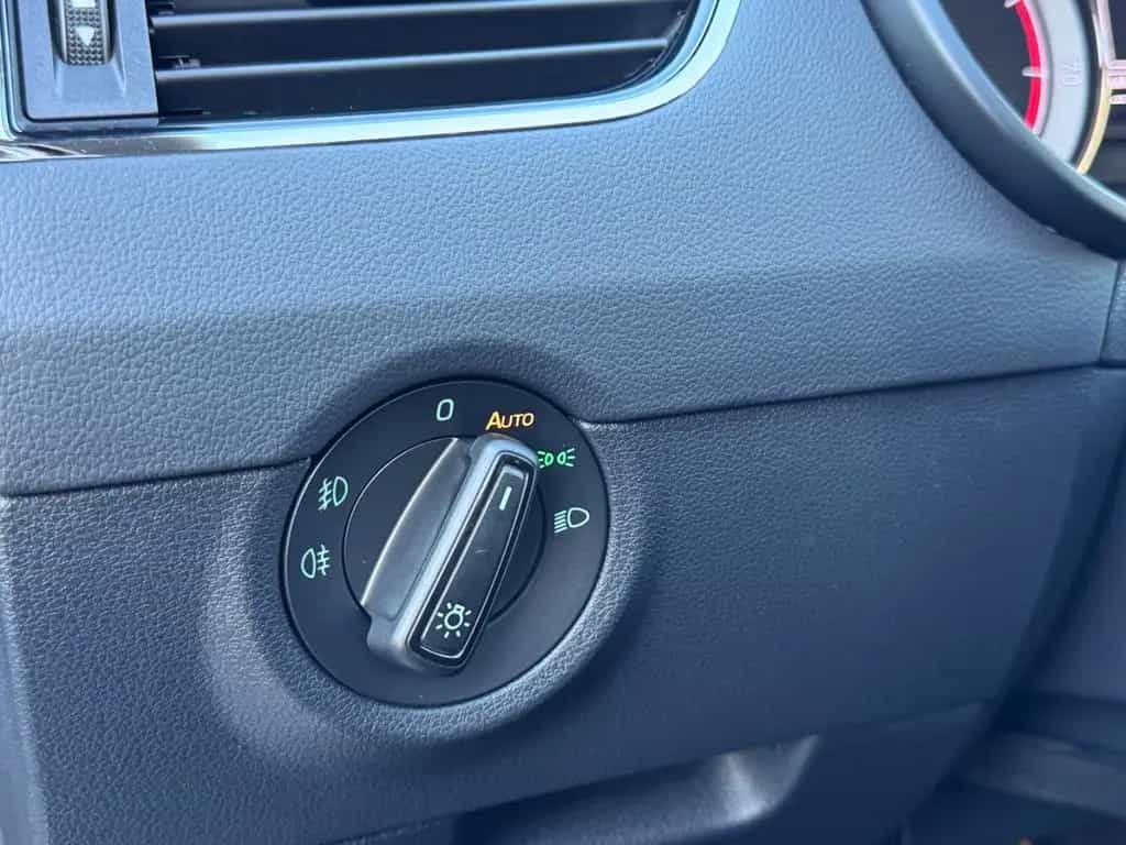 Skoda Octavia Combi DSG Style NAVI,LED,SPORT,18"LM,TOP 06/2019-photo-11