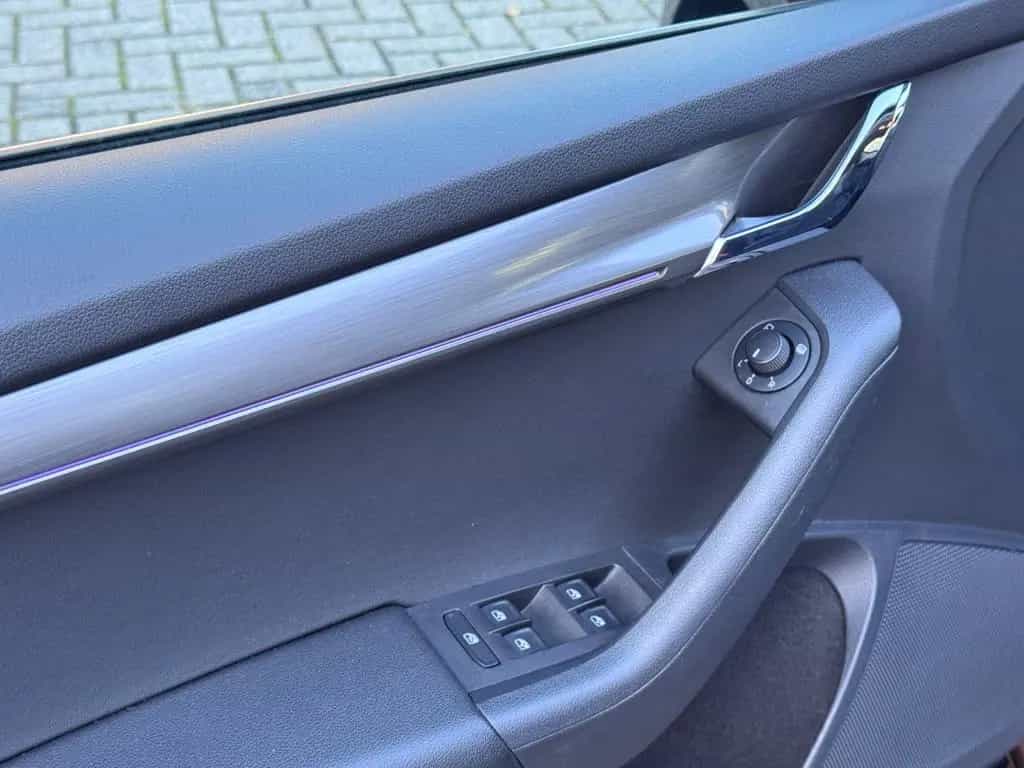 Skoda Octavia Combi DSG Style NAVI,LED,SPORT,18"LM,TOP 06/2019-photo-12