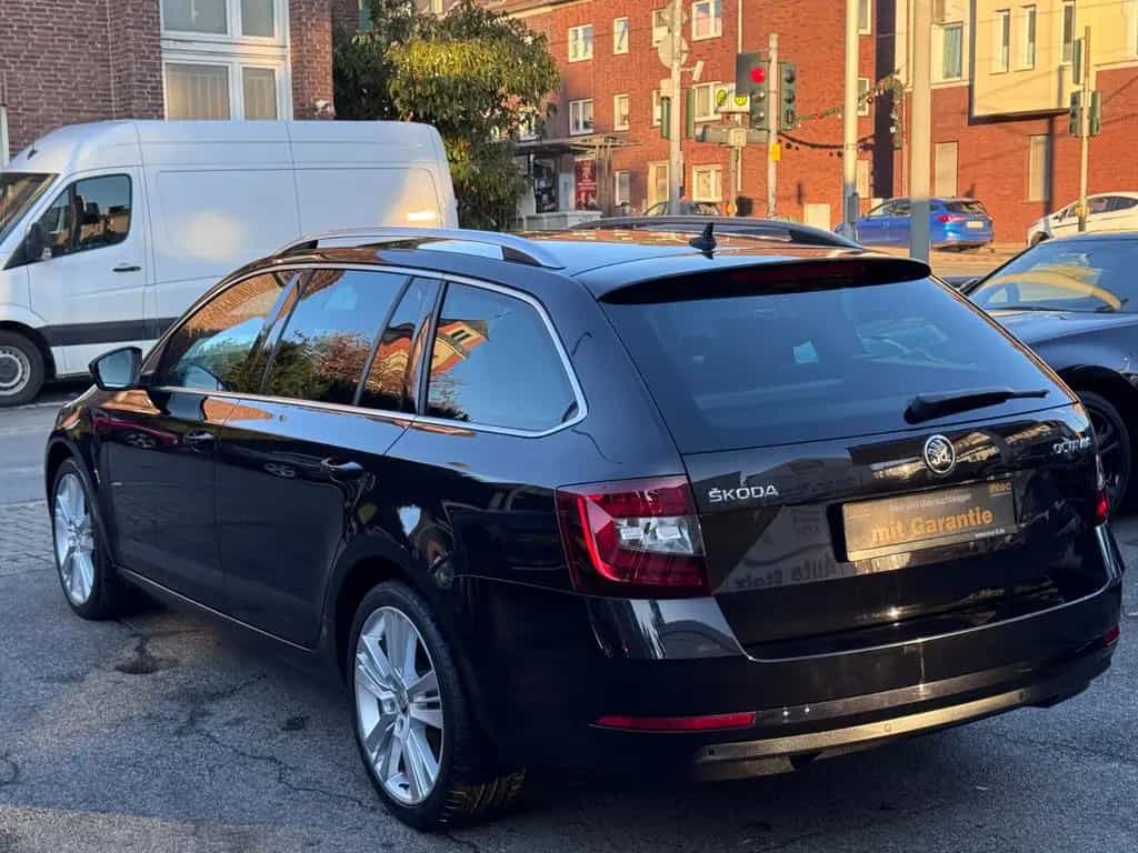 Skoda Octavia Combi DSG Style NAVI,LED,SPORT,18"LM,TOP 06/2019-photo-0